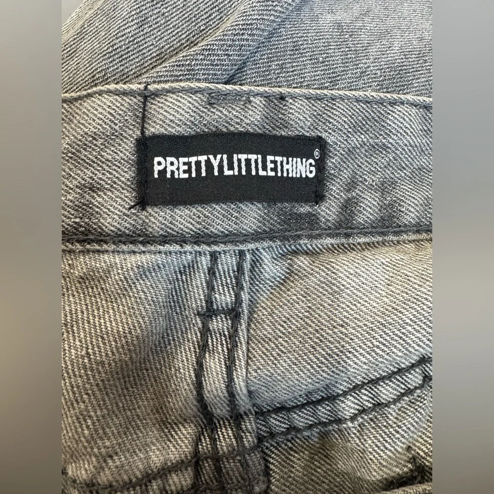 PrettyLittleThing Women's Gray Distressed Wide Leg Jeans #252 - Picture 3 of 4